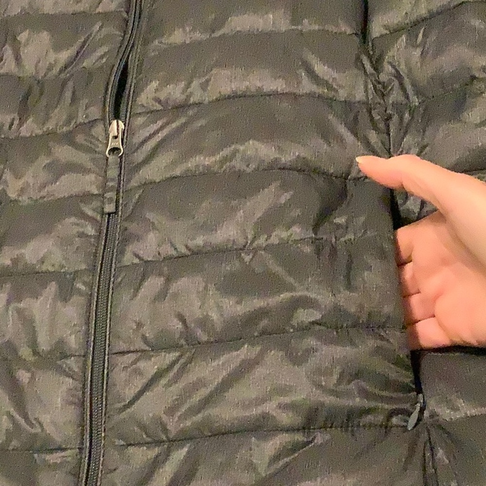 Amazon Essentials Lightweight Packable Puffer Jac… - image 4